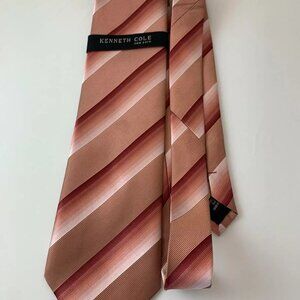 Bold Silk Kenneth Cole Neck Tie w/ Shades of Red Silhouette Diagonal Stripes NEW